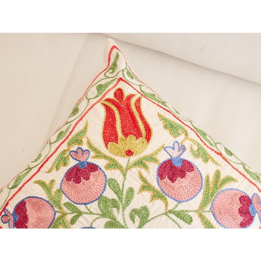 スザンニ刺繍 クッションカバー 40×42cm ウズベキスタン Suzani スザニ ザクロの実の画像