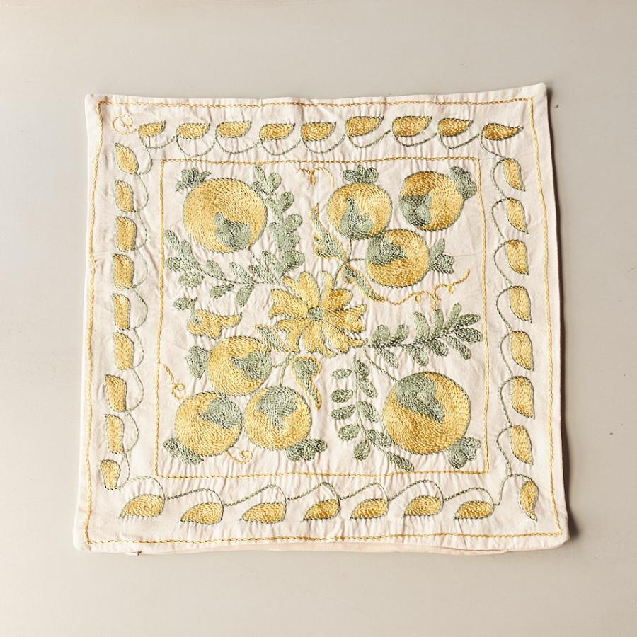 スザンニ刺繍 クッションカバー 43×44cm ウズベキスタン　Suzani スザニ　ザクロの実 |  | 01