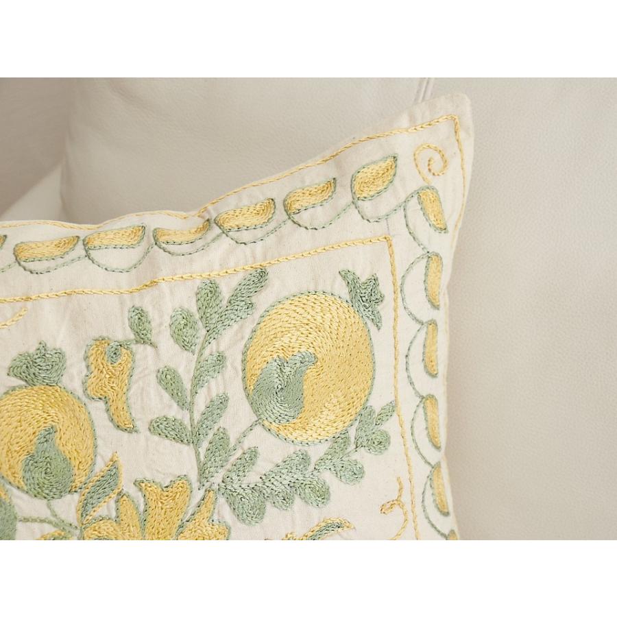 スザンニ刺繍 クッションカバー 43×44cm ウズベキスタン　Suzani スザニ　ザクロの実 |  | 02