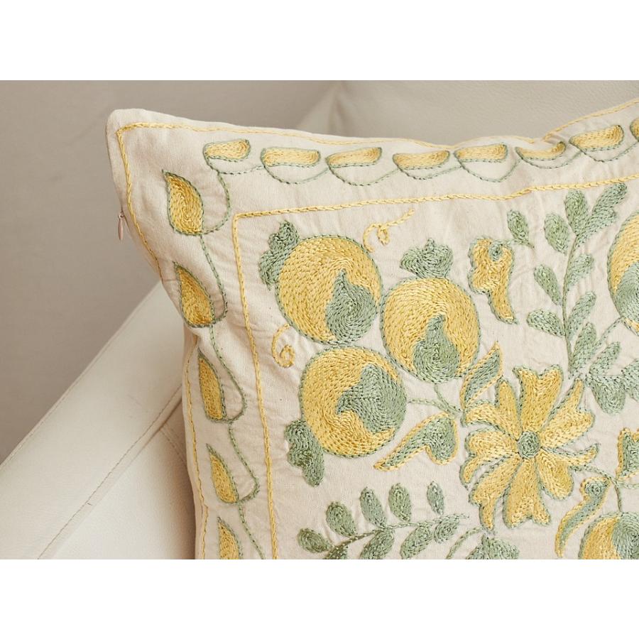 スザンニ刺繍 クッションカバー 43×44cm ウズベキスタン　Suzani スザニ　ザクロの実 |  | 03