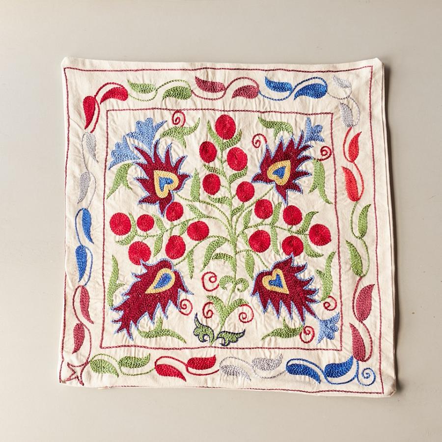 スザンニ刺繍 クッションカバー 手刺繍 44×44cm ウズベキスタン　Suzani スザニ |  | 01