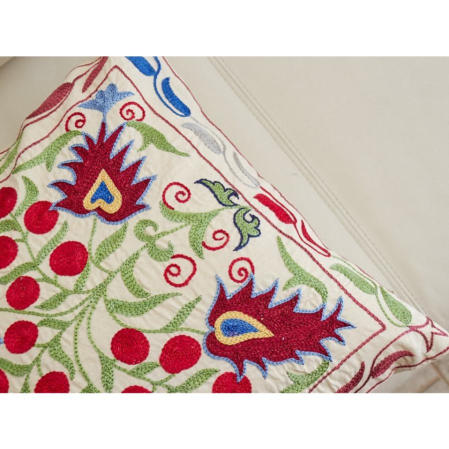 スザンニ刺繍 クッションカバー 手刺繍 44×44cm ウズベキスタン　Suzani スザニ |  | 04