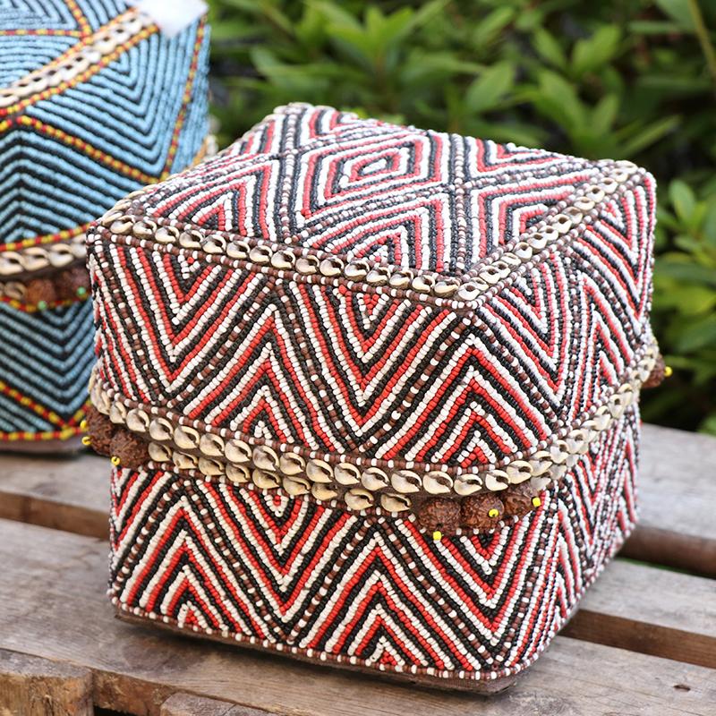 ビーズ装飾の婚礼用宝箱 スマトラ島/竹かご ヴィンテージ　SUMATRAN WEDDING BOX 赤と黒のジグザグ | ブランド登録なし