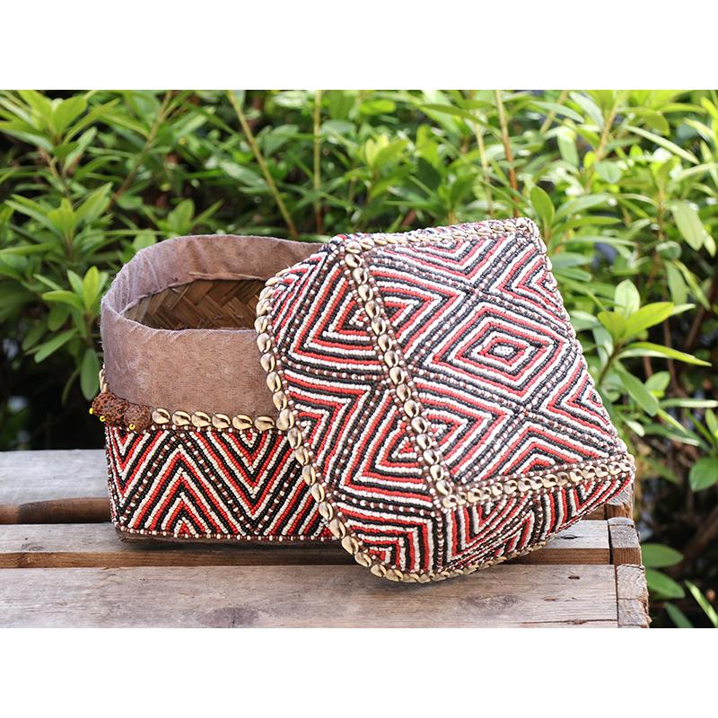 ビーズ装飾の婚礼用宝箱 スマトラ島/竹かご ヴィンテージ　SUMATRAN WEDDING BOX 赤と黒のジグザグ | ブランド登録なし | 01