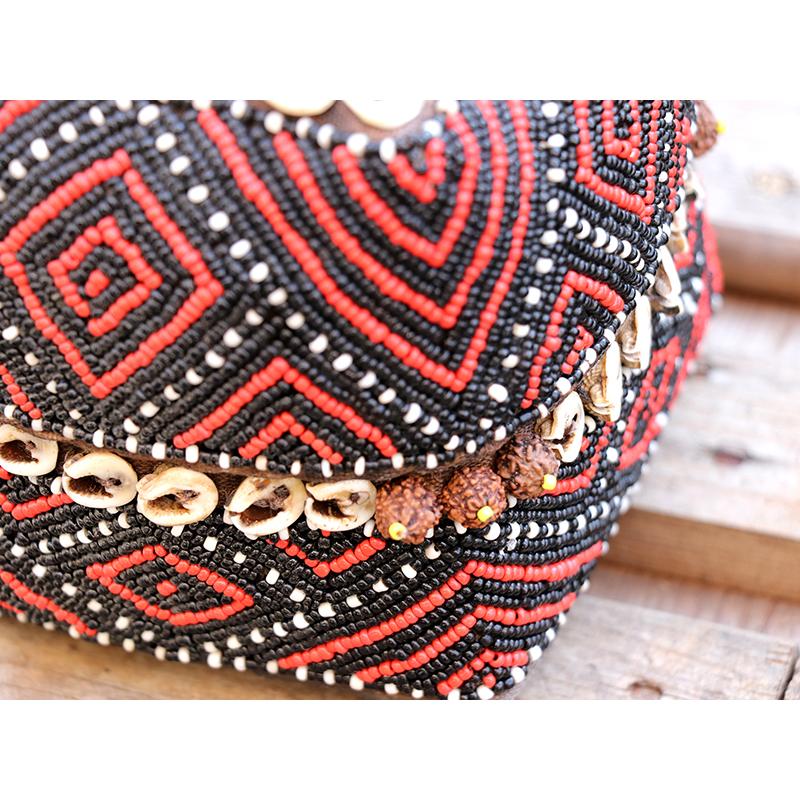 ビーズ装飾の婚礼用宝箱 スマトラ島/竹かご ヴィンテージ　SUMATRAN WEDDING BOX 赤と黒のひし形 | ブランド登録なし | 01