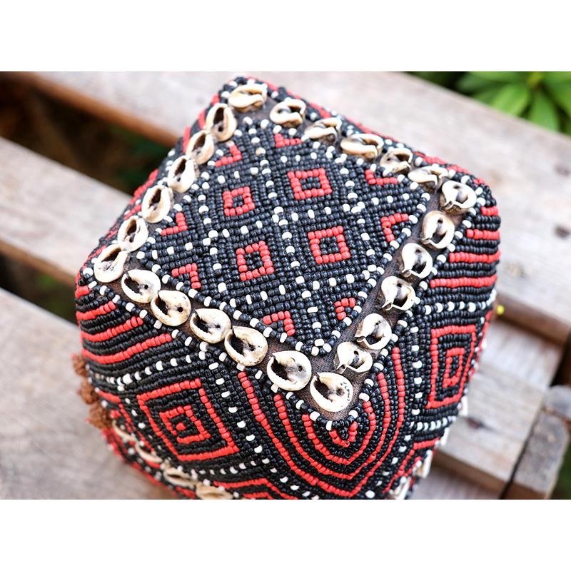 ビーズ装飾の婚礼用宝箱 スマトラ島/竹かご ヴィンテージ　SUMATRAN WEDDING BOX 赤と黒のひし形 | ブランド登録なし | 02