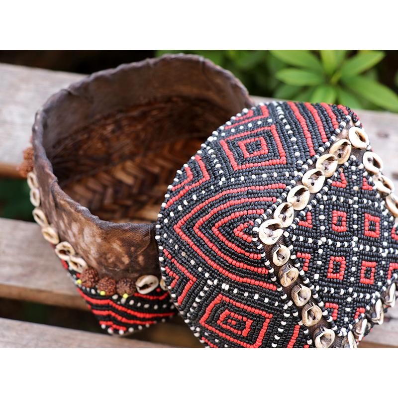 ビーズ装飾の婚礼用宝箱 スマトラ島/竹かご ヴィンテージ　SUMATRAN WEDDING BOX 赤と黒のひし形 | ブランド登録なし | 03