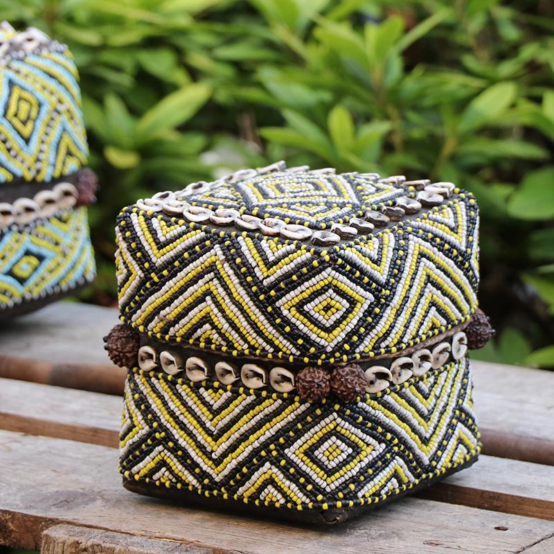 ビーズ装飾の婚礼用宝箱 スマトラ島/竹かご ヴィンテージ　SUMATRAN WEDDING BOX 黄色と黒のひし形 | ブランド登録なし