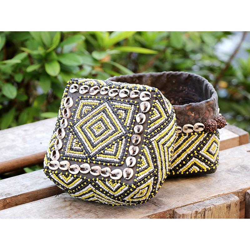 ビーズ装飾の婚礼用宝箱 スマトラ島/竹かご ヴィンテージ　SUMATRAN WEDDING BOX 黄色と黒のひし形 | ブランド登録なし | 02