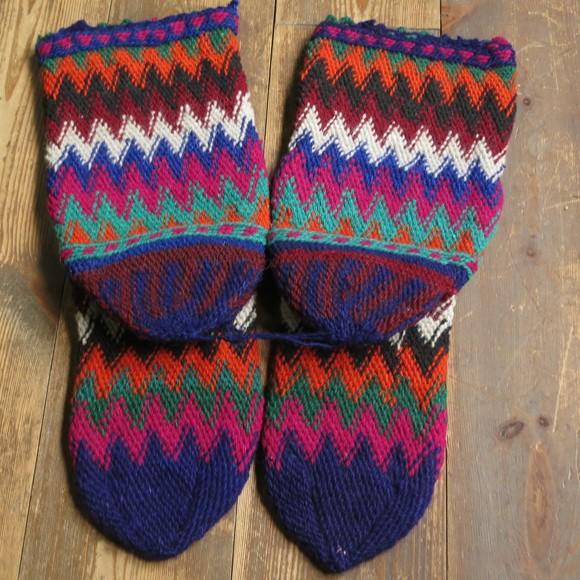 コンビニ受取対応商品 アンティーク トルコ手編みウール靴下マルチカラー ネイビー カラフルなジグザグボーダー 22cm 100 本物保証 Www Tophaitilive Com