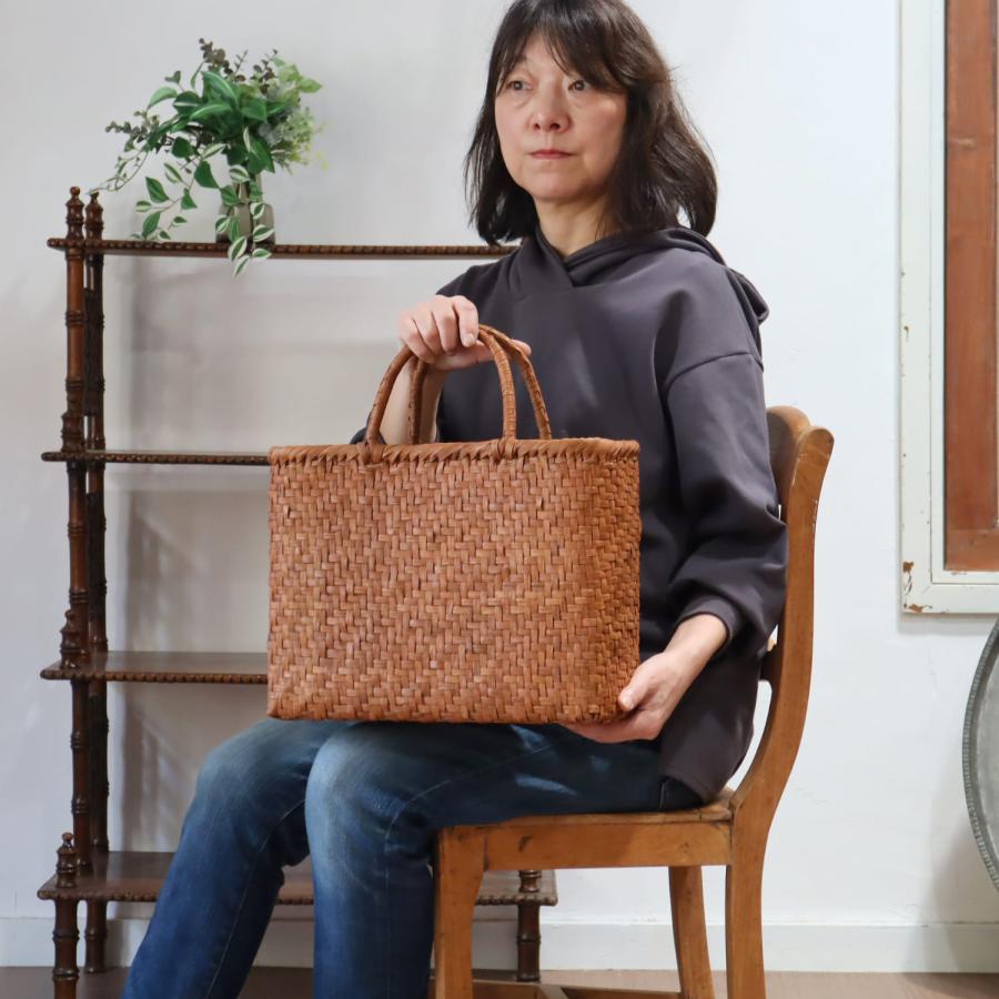 やまぶどう カゴバッグ/網代編み 削り仕上げ角　幅35.5cmx本体の高さ27cmxマチ12.5cm/重さ570g_8