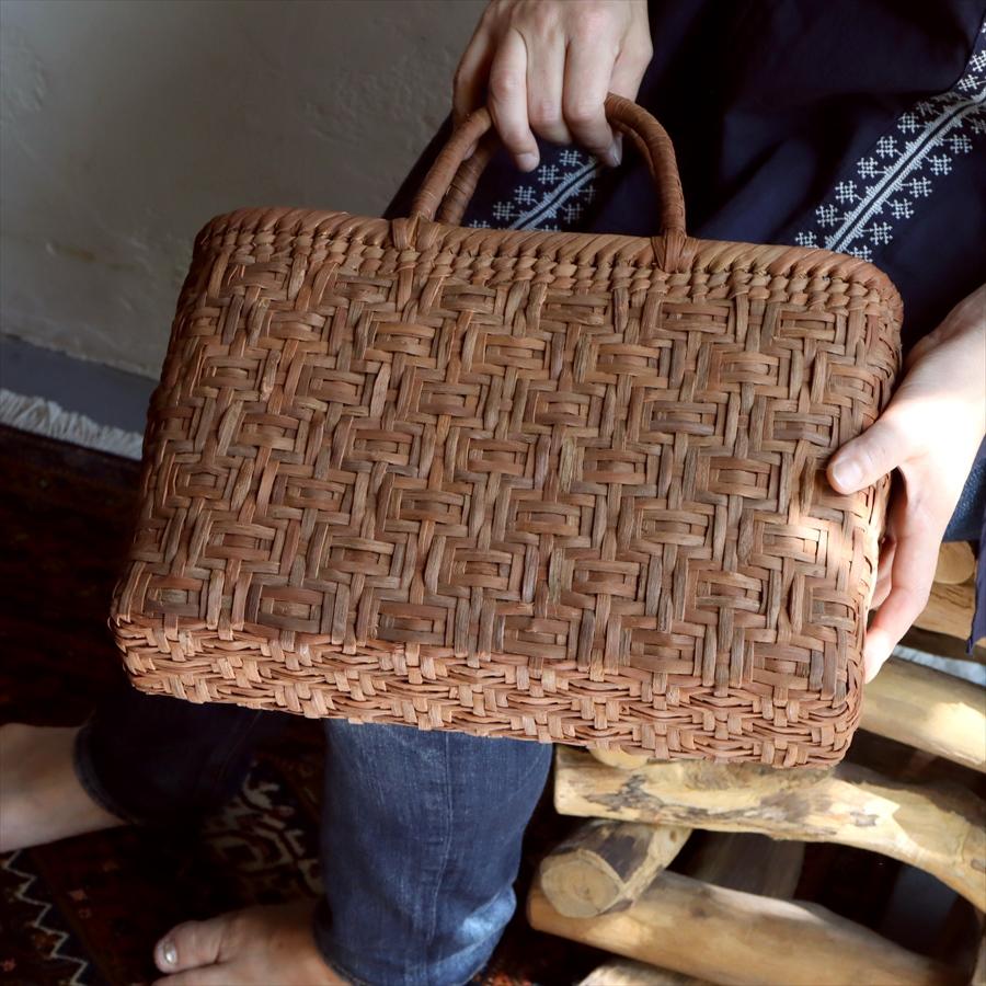 やまぶどう カゴバッグ/連続枡網代編み 4mmひご/白皮 横長型 中サイズ