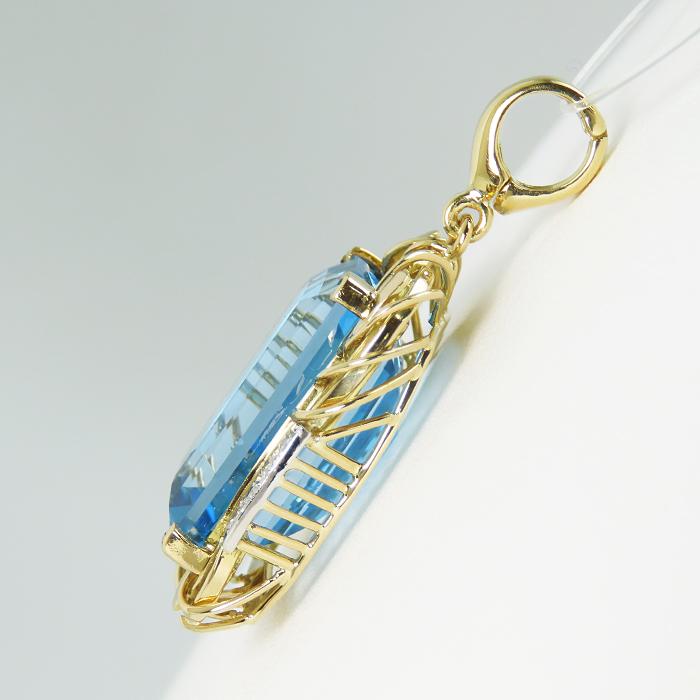 天然トパーズ　PT900 ダイヤモンド1.26ct鑑定書付き pt900 天然スイスブルートパーズ 天然ダイヤモンド ペンダント