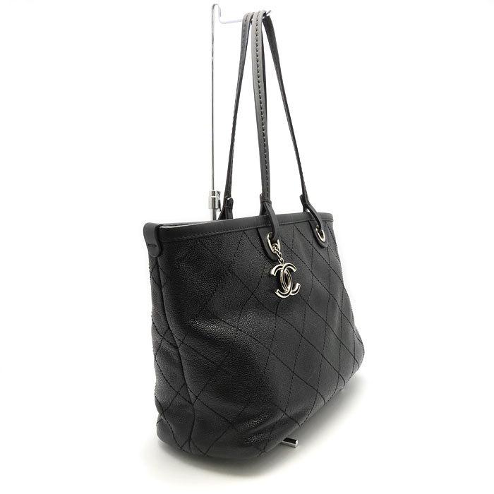 シャネルトートバッグオンザロードキャビアスキンポーチ付きブラック