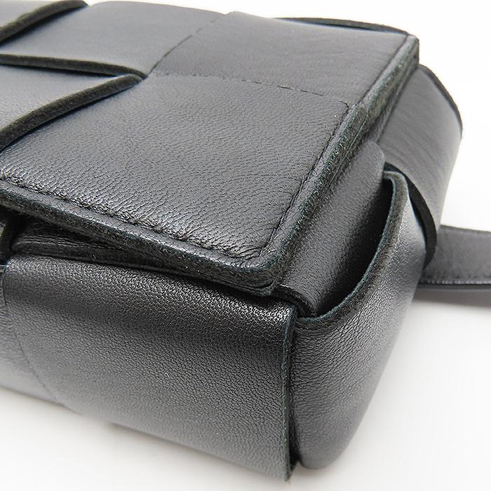 【美品】ボッテガべネタ　カセット　ブラックレザーボディバッグ CASSETTE（BOTTEGA VENETA） 送料無料 ボッテガ・ヴェネタ