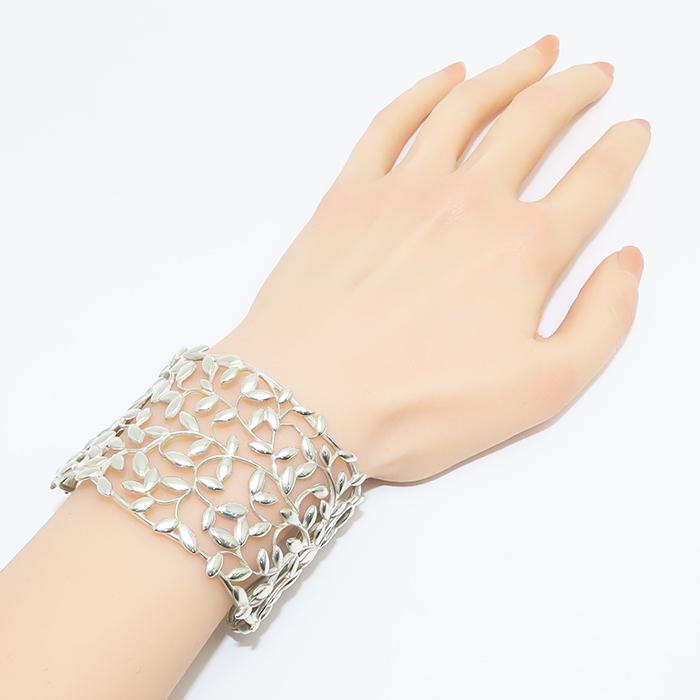 【美品】ティファニー オリーブリーフバングル シルバー Sサイズ TIFFANY&Co.（ティファニー） オリーブリーフ バングル シルバー SV925