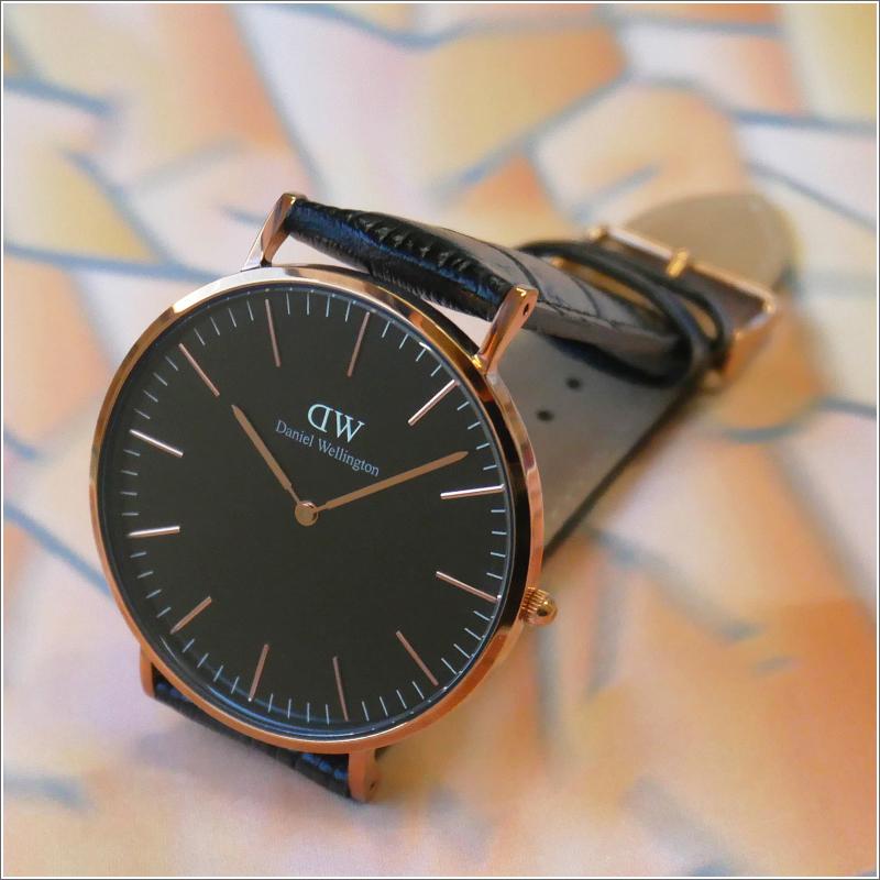 Daniel Wellington クロノグラフ 時計 レザーベルト 革ベルトの腕時計