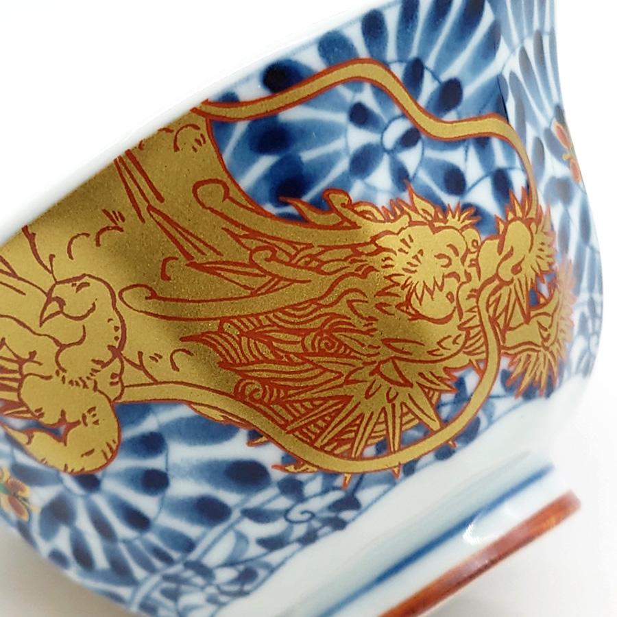 ドラゴン模様の黄色い茶碗 ドラゴン模様の黄色い茶碗