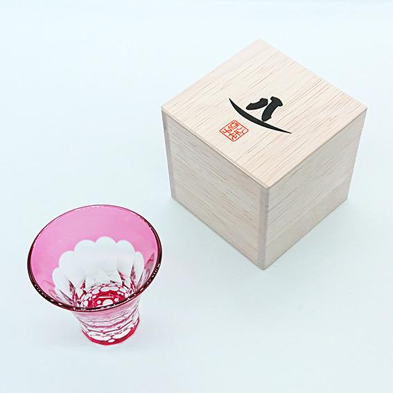 東洋佐々木ガラス 八千代切子 万華鏡 冷酒杯 紅梅柄 赤 85ml 色被せ 