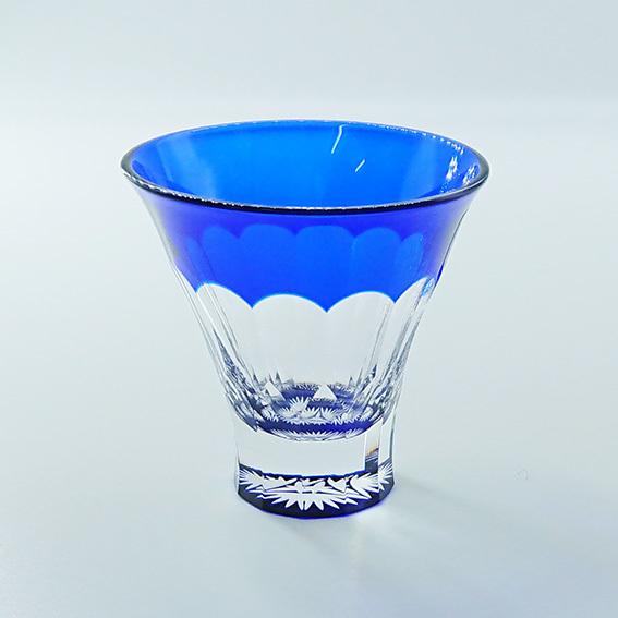 東洋佐々木ガラス 八千代切子 万華鏡 冷酒杯 笹の葉柄 青 85ml 色被せ 