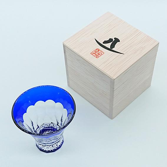 東洋佐々木ガラス 八千代切子 万華鏡 冷酒杯 笹の葉柄 青 85ml 色被せ 
