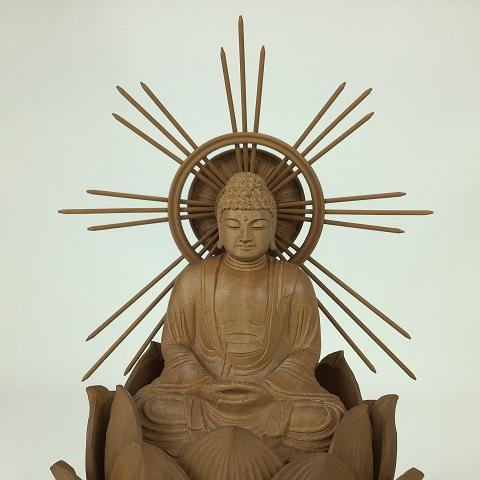 白檀　釈迦如来座像　八角台座　木彫仏像　仏教美術 仏像 紅檀 バヌアツ白檀 特奉蓮 八角台座 釈迦如来 矢後光 2.5寸 座