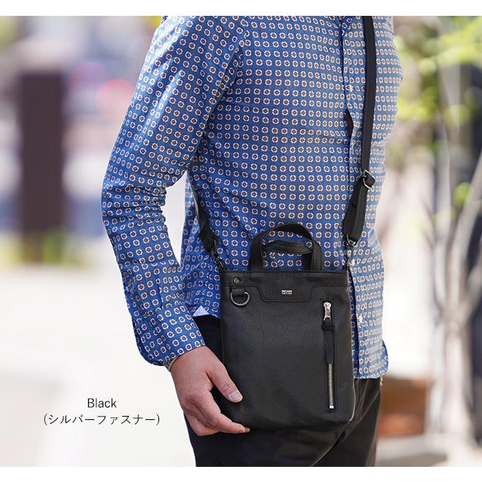 DECADE（ディケイド） クマチャーム付き オイルドカウレザー 2way