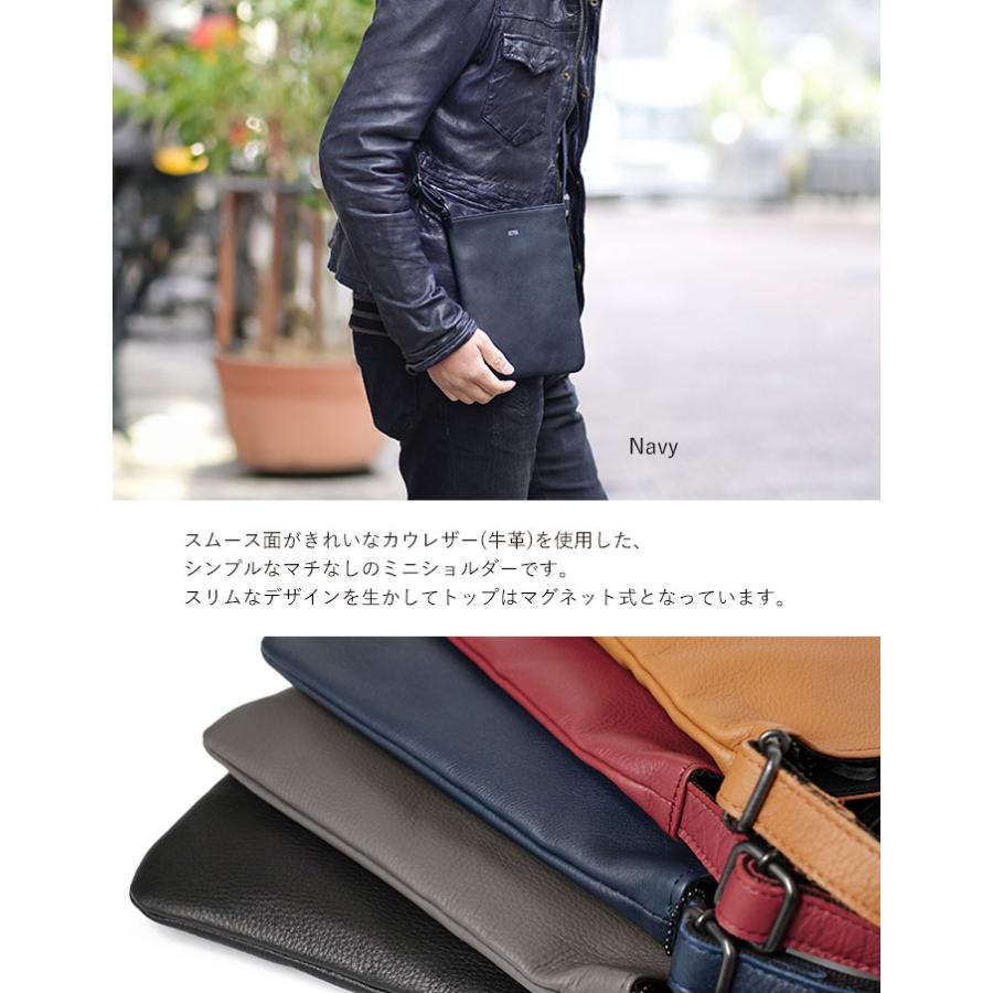 DECADE（ディケイド） クマチャーム付き オイルドレザー マチなし ミ二