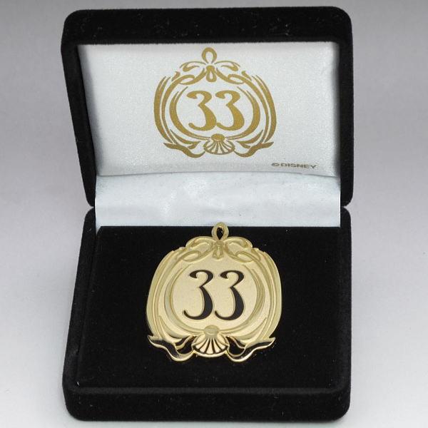 ディズニー クラブ33 Club 33 ラージサイズピンバッジ ロゴ クラブ33メンバー限定 布張りケース 新品 Bg イズクラブyahoo ショップ 通販 Yahoo ショッピング