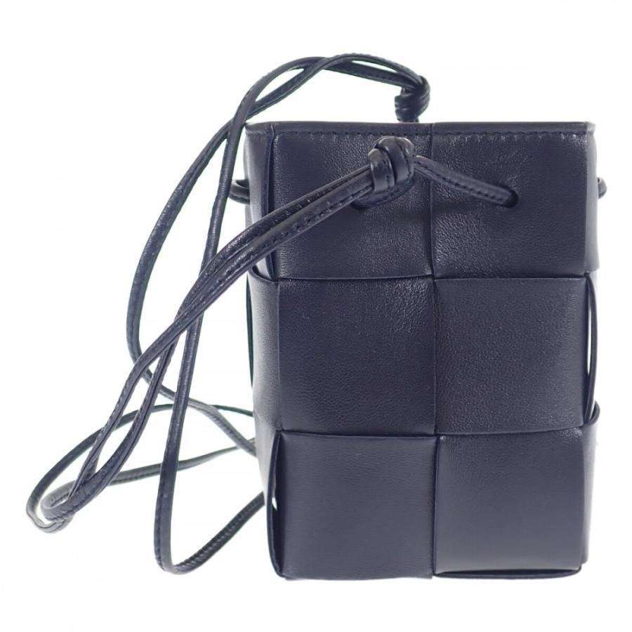 ボッテガヴェネタ BOTTEGA VENETA カセットミニクロスボディバケット 680217VCQC48837 ショルダーバッグ ブラック【中古】【Aランク】の画像