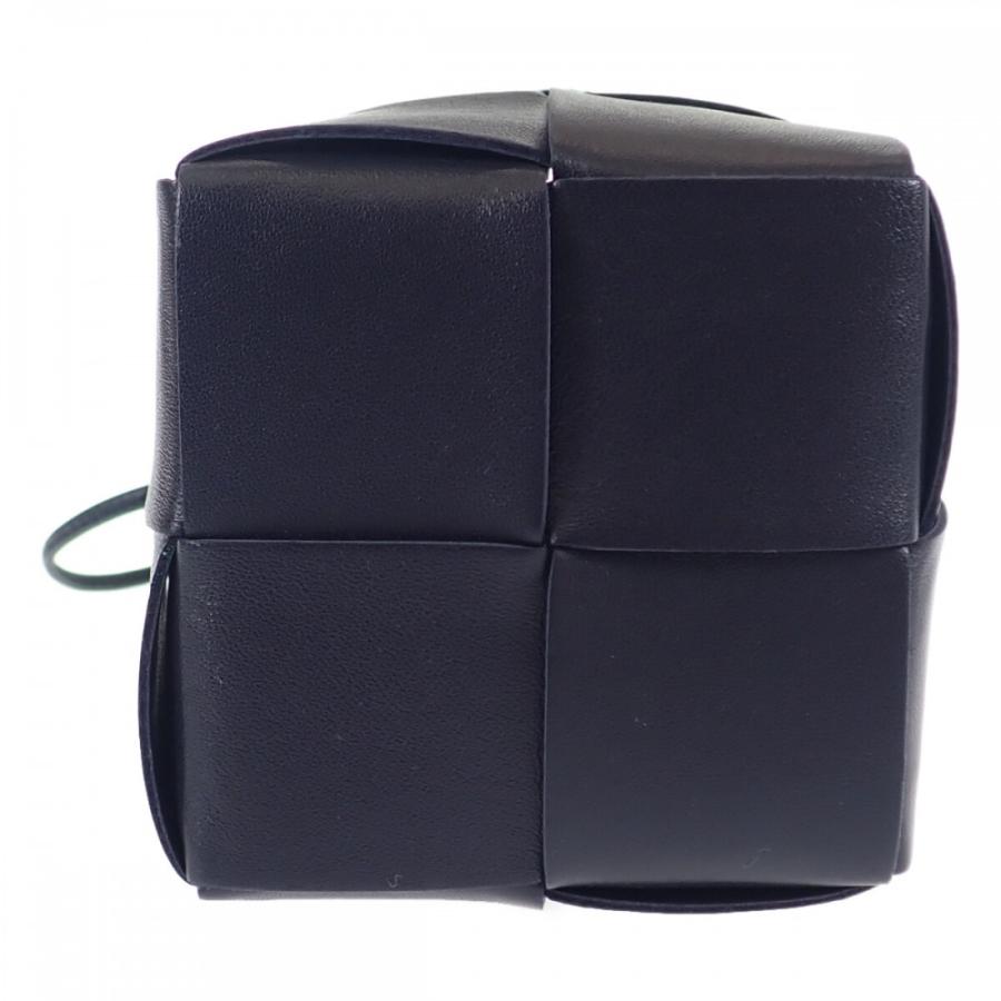 ボッテガヴェネタ BOTTEGA VENETA カセットミニクロスボディバケット 680217VCQC48837 ショルダーバッグ ブラック【中古】【Aランク】の画像