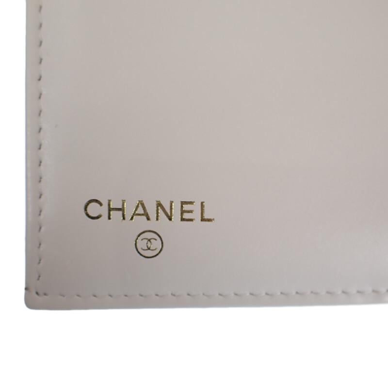CHANEL（シャネル） ミディアム クラシックフラップ