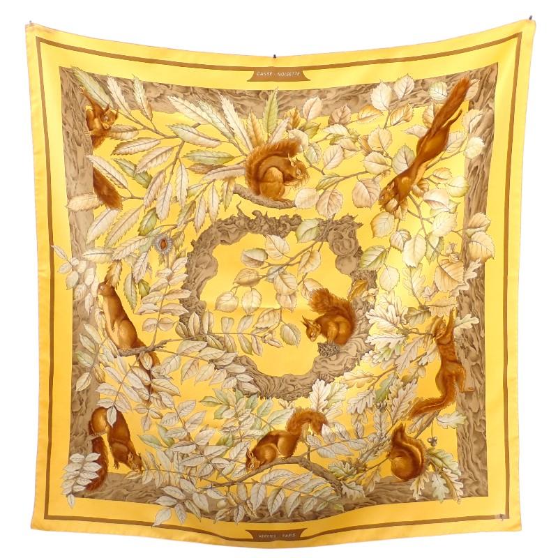 新品　エルメス　CASSE NOISET カレ90 スカーフ　リス柄　動物柄 HERMES（エルメス） カレ90 CASSE NOISETTE スカーフ シルク イエロー