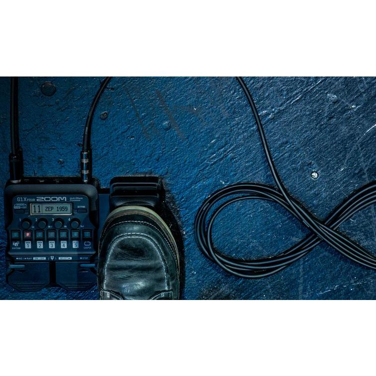 ZOOM / G1X FOUR Guitar Multi-Effects Processor 電池駆動可能 リズム