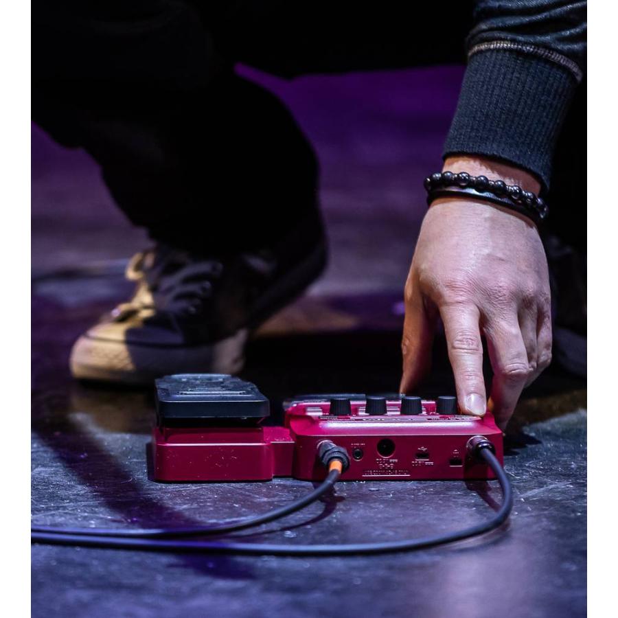 ZOOM / B1 FOUR Bass Multi-Effects Processor ベース用 電池駆動可能