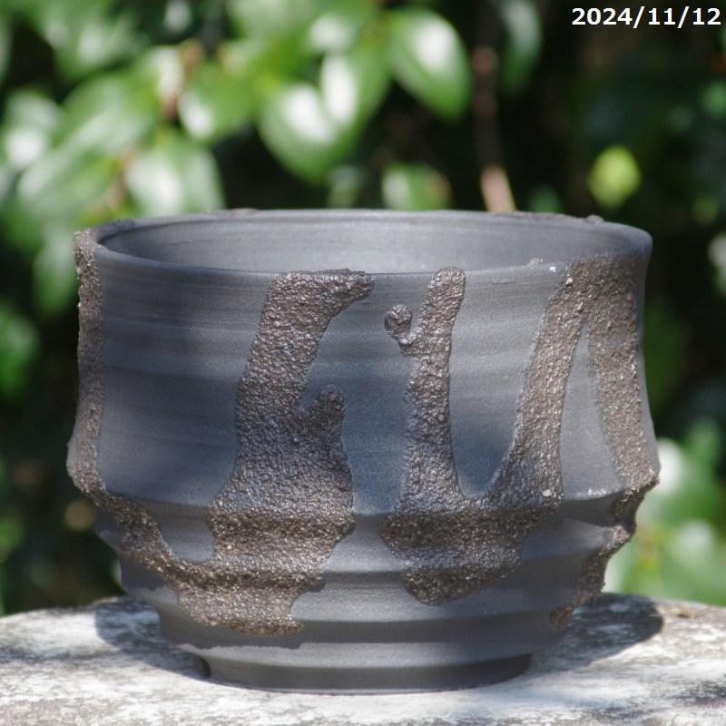 信楽焼 植木鉢 陶器 手びねり(ロクロ引き） 黒鉄釉 荒砂(C) 6号 サナ