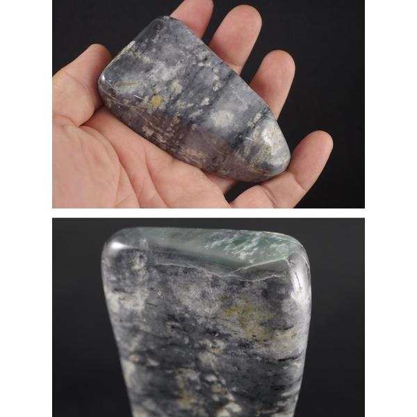 糸魚川産黒翡翠 原石磨き 190g /jad-21 : 天然石専門店名取 糸魚川産黒翡翠 原石磨き 190g /jad-21 : 天然石専門店名取