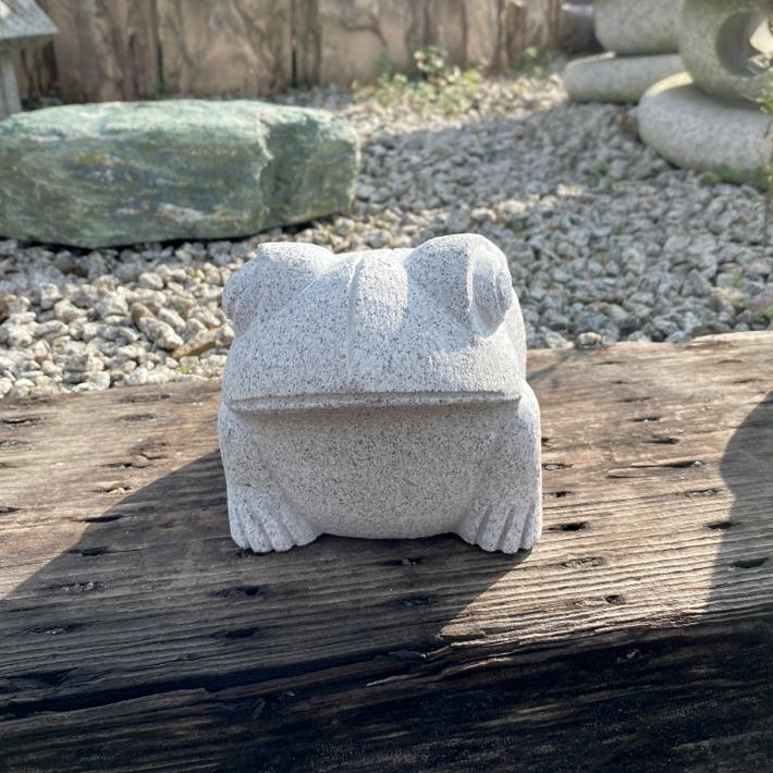 御影石 蛙 かえる カエル 庭園 ガーデニング 庭石 置物 オブジェ 縁起物 楽天市場】御影石 カエル（大）かえる 蛙 置物 置き物 玄関