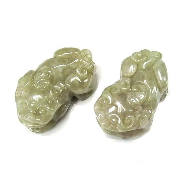 本翡翠ペンダント貔貅ペア置物御守り ひすい本翡翠ジェダイトヒキュウ彫り貔貅ペア天然石置物財運風水物より