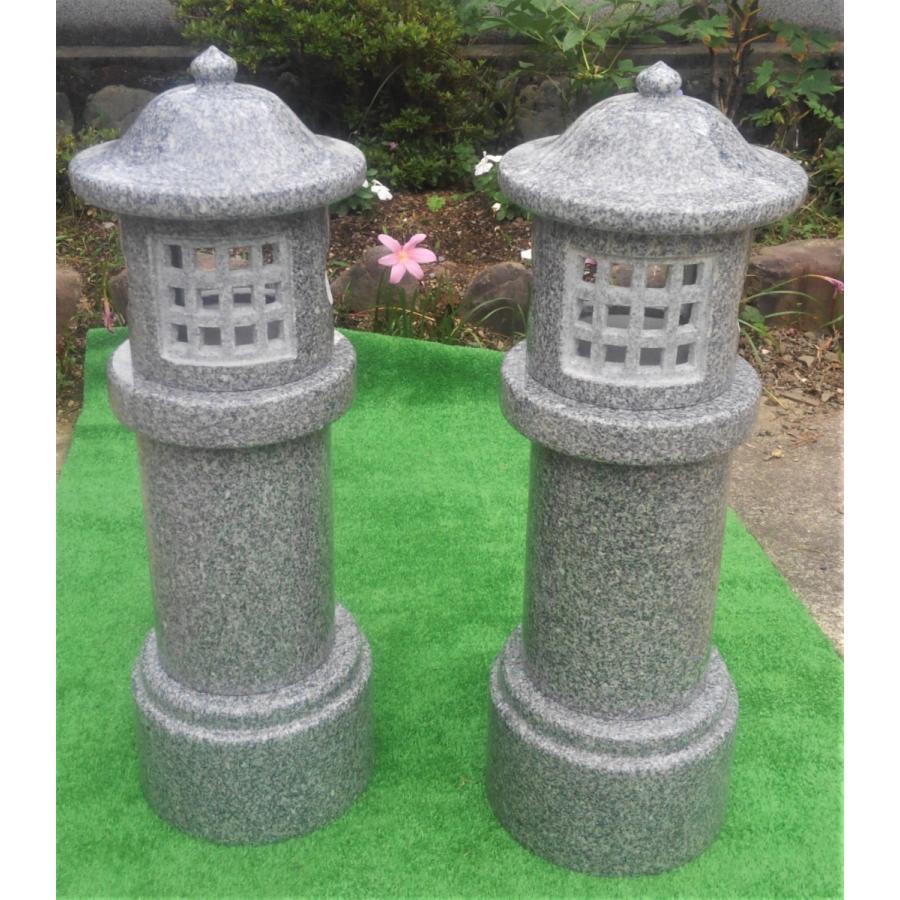 青御影石 墓前 灯篭 ６６cm 一対（二本）内部ステンレスローソク立 ローソク立/石灯篭/燈明灯/灯ろう