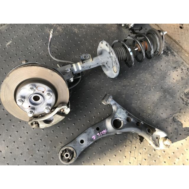 型式DAA-ZWR80Gトヨタヴォクシーハイブリッド純正サスペンション