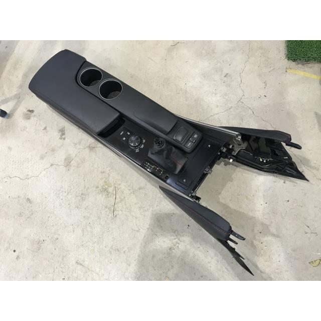 レクサス IS DAA-AVE30 コンソールボックス IS300H Fスポーツ 083 