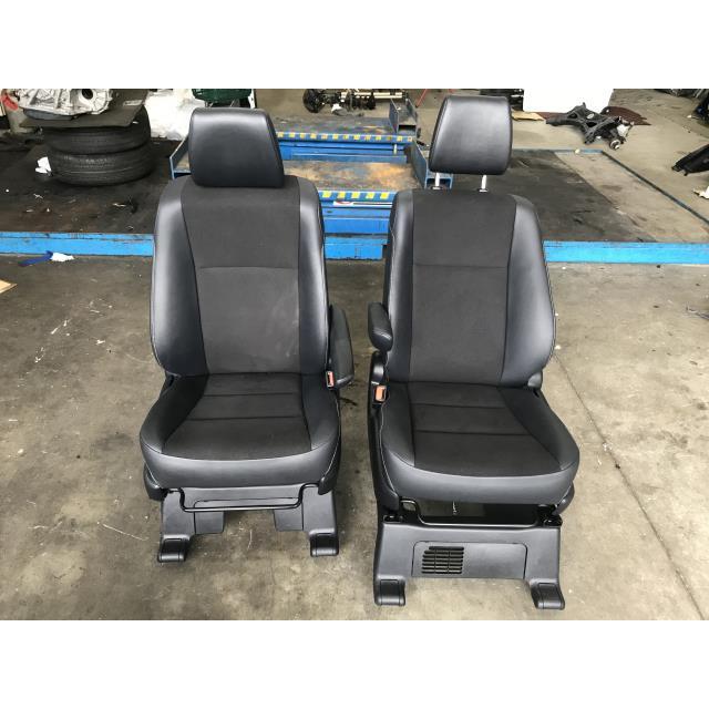 NOAH ノア DAA-ZWR80W フロントシート ハイブリッドSI ダブルバイビー