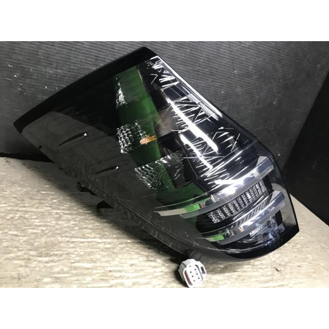 ヴォクシー 6AA-ZWR90W 左 テールランプ ライト ハイブリッドS-Z 7人