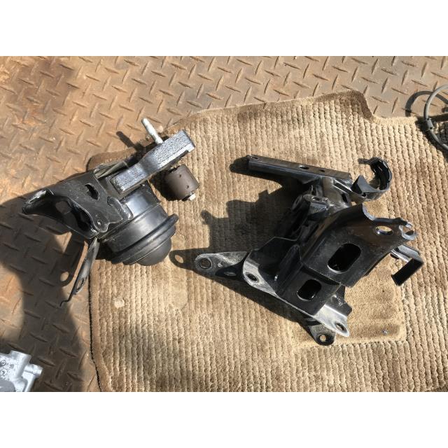 シエンタ(車) シエンタ DAA-NHP170G エンジンマウント ハイブリッドX 7 
