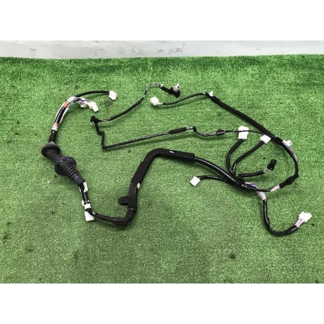 アクア DAA-NHP10H ワイヤーハーネス クロスオーバー 4U0 82152-52Q51