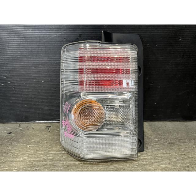 ムーヴコンテ DBA-L575S 左 テールランプ ライト カスタム X R59 20509 