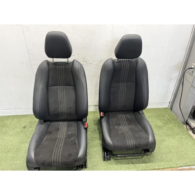 ヴェゼル DBA-RU1 フロントシート左右セット RS ホンダセンシング