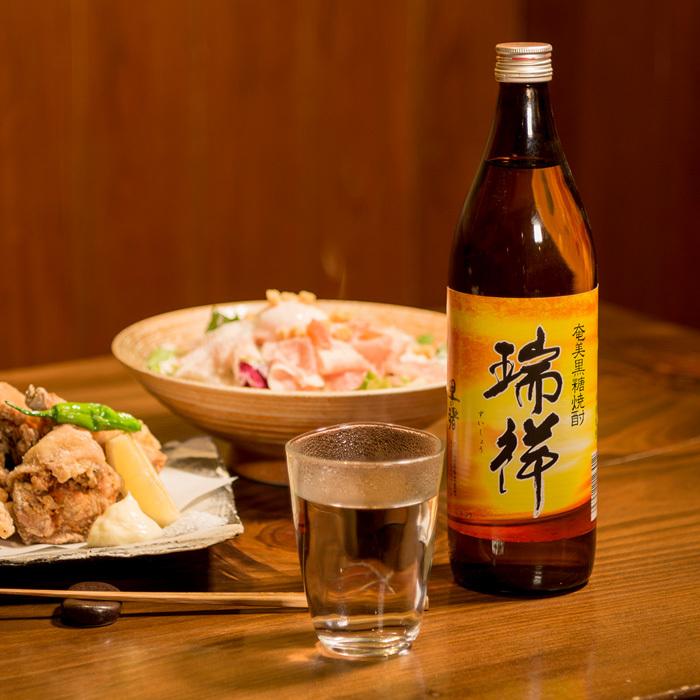 里の曙 瑞祥 25度 パック 1800ml 1.8L 6本 1ケース 焼酎 奄美黒糖焼酎 町田酒造 お酒 黒 1800ml