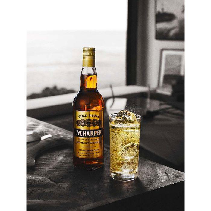 I.W.HARPER ウイスキー I.W ハーパー ゴールドメダル 700ml 1本